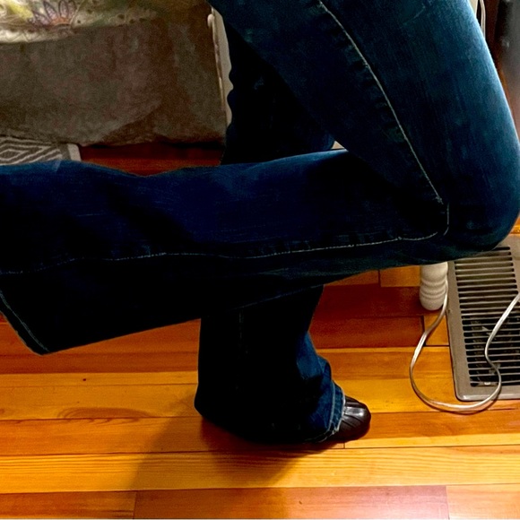 Frankie B enlarge flare jeans. Low rise, Size 4. Vintage. Excellent condition. - Picture 4 of 10